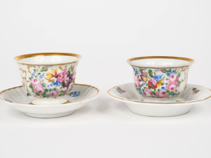 Manufacture de TIESCH. Paire de Tasses et sous tasses en porcelaine à 