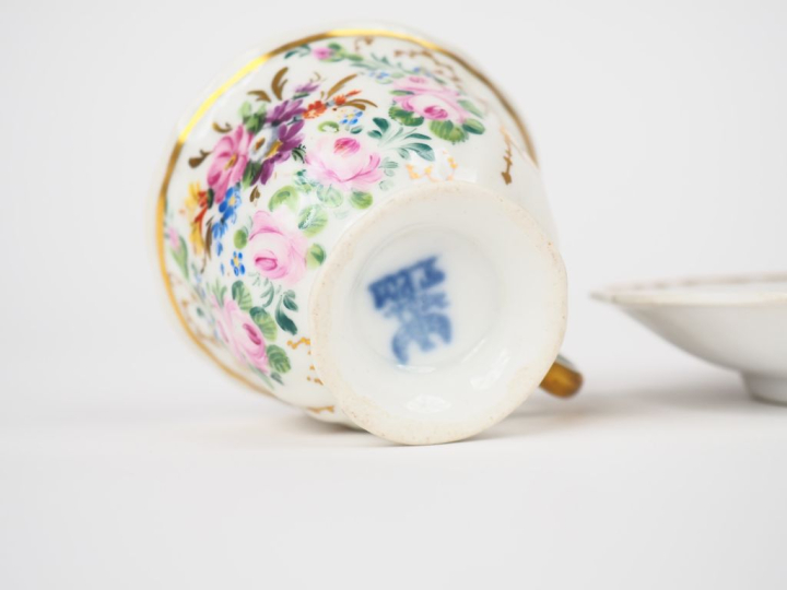 Manufacture de TIESCH. Paire de Tasses et sous tasses en porcelaine à 
