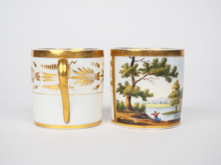 Paire de tasses XIXème en porcelaine de Paris à décor de paysages lacu