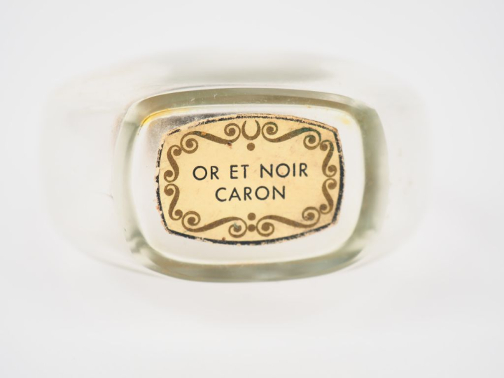 Flacon à sels en cristal et or jaune 750 millièmes, le bouchon monogra