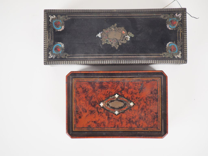 Coffret Napoléon III en bois noirci et marqueterie Boulle. Dim. 8 x 27