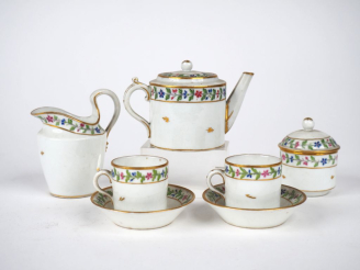 Vente aux enchères Service de poupée fin XIXème - début Xxème en porcelaine décor polychr