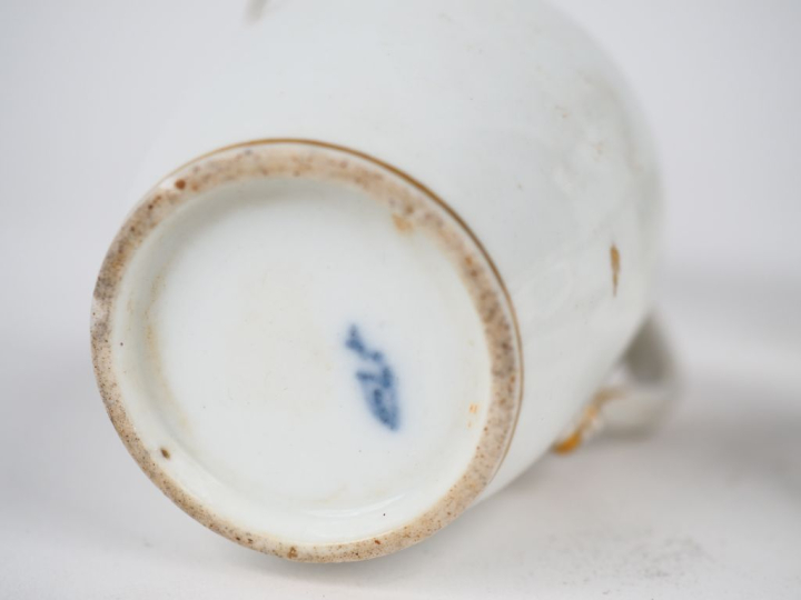 Service de poupée fin XIXème - début Xxème en porcelaine décor polychr