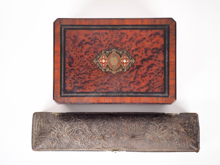 Coffret Napoléon III en marqueterie Boulle et incrustations de nacre. 