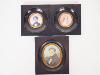 Vente aux enchères Paire de miniatures fin XIXème début Xxème.  "portraits d'élégants" da