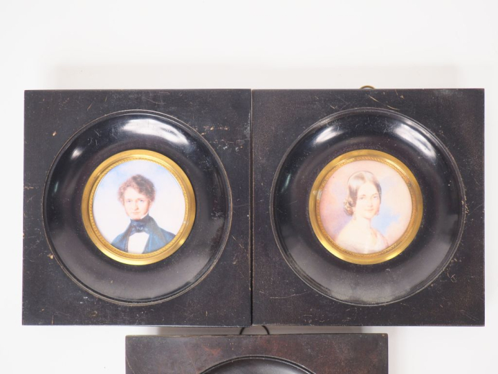 Paire de miniatures fin XIXème début Xxème.  "portraits d'élégants" da