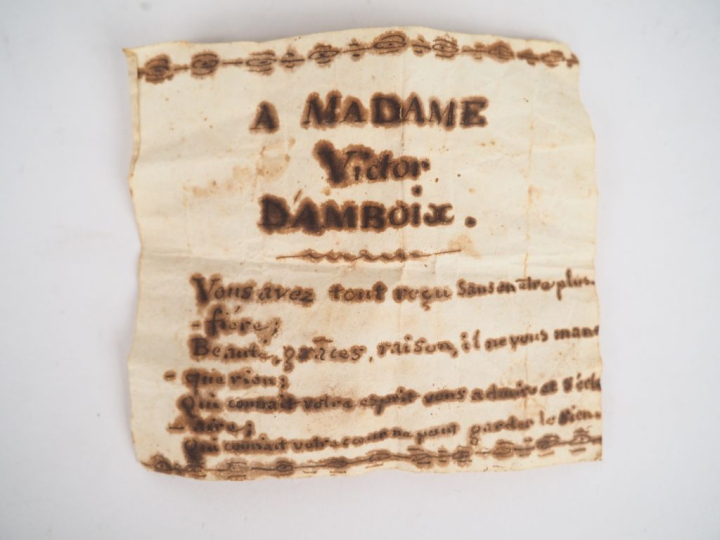 Quatre différentes boîtes, étui et tabatière XIXème et 1900. (une cont