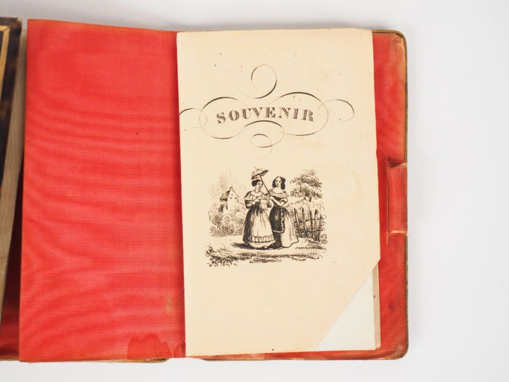 Trois différents carnets et carnets de bal Napoléon III en écaille, po