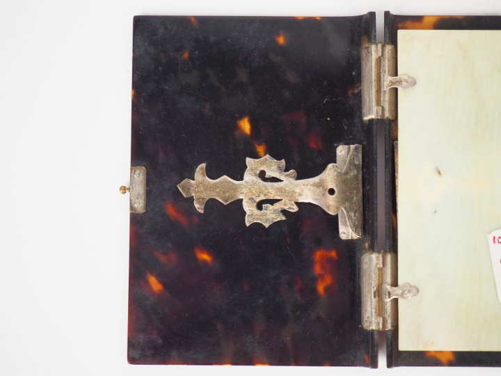 Trois différents carnets de bal Napoléon III en écaille, cuir et bois 