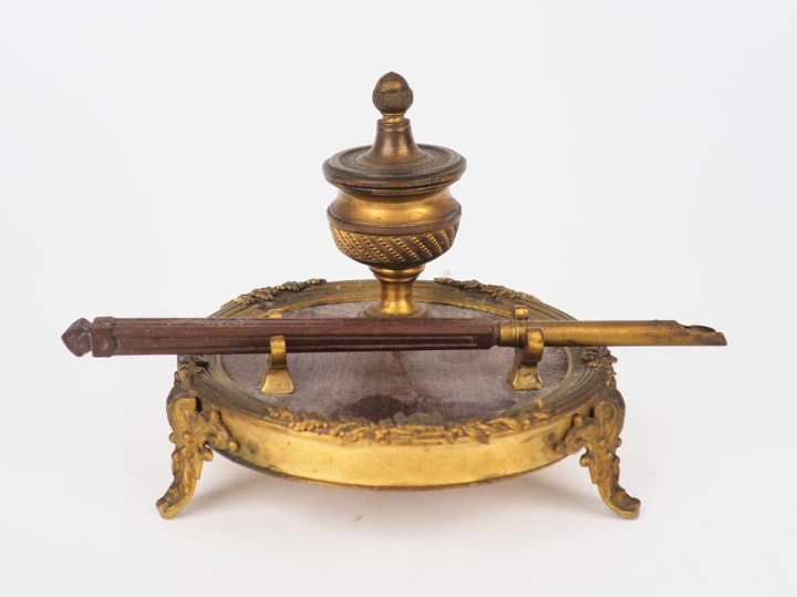 Encrier Napoléon III de style Louis XVI et son porte plume en bronze, 