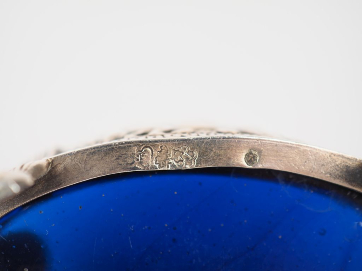 Paire de salerons Louis XVI en argent, à décor d'angelots, de cornes d