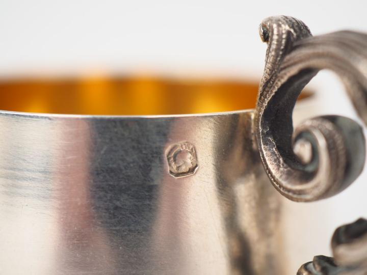 Tasse et sa sous-tasse Napoléon III de style Louis XV en argent 925, p