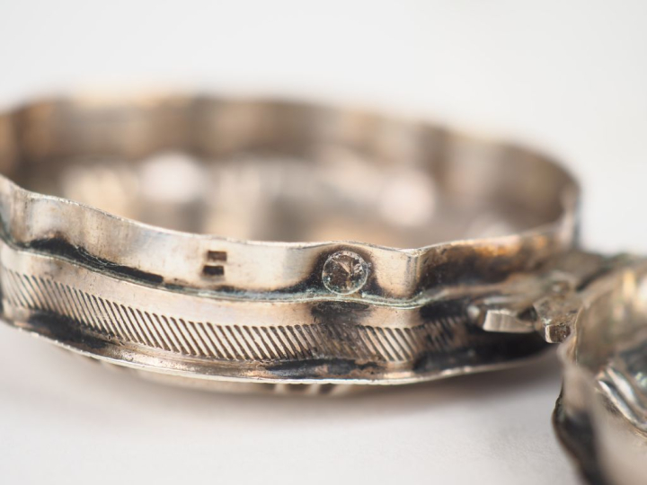 Ensemble comprenant :  - une tabatière en argent 925, poinçon Minerve,