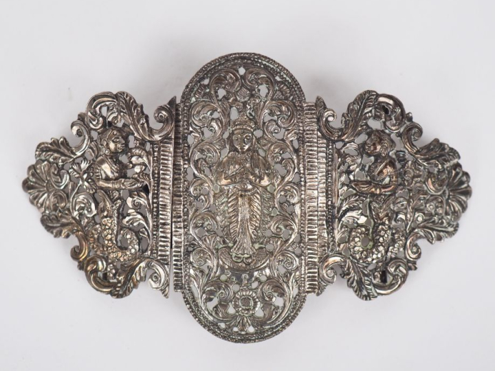 Boucle de ceinture Extreme Orient en argent bas titre, à décor de divi