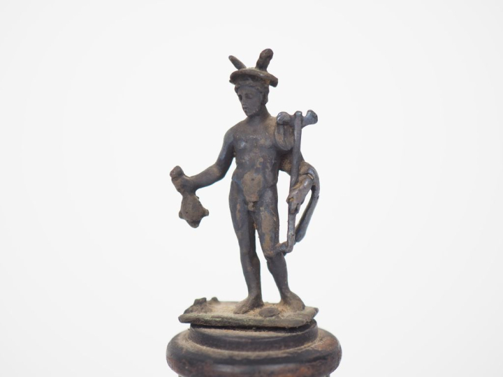 Sujet en métal d'après l'antique, "Mercure". Socle en bois noirci. H. 