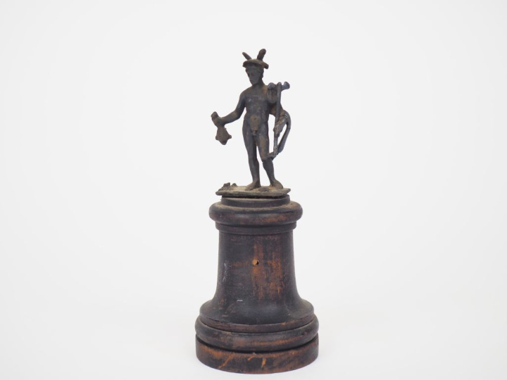 Sujet en métal d'après l'antique, "Mercure". Socle en bois noirci. H. 