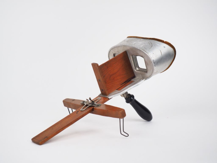 Manufacture Underwood à New York. Visionneuse en bois et métal , Signé