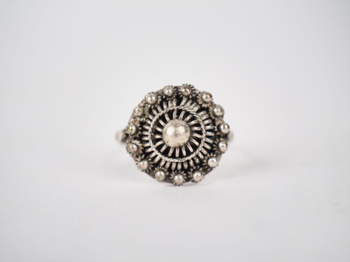 Croix en pendentif de style renaissance en argent 950, ornée d'une ver