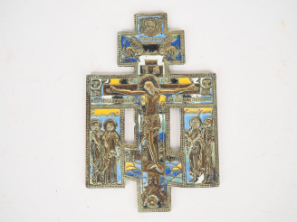 Vente aux enchères Croix en bronze émaillé dite "de kiot". Russie, seconde moitié du XIXe
