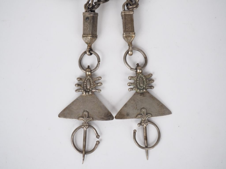 Paire de fibules Afrique du Nord en argent.  Poids. 664 g   