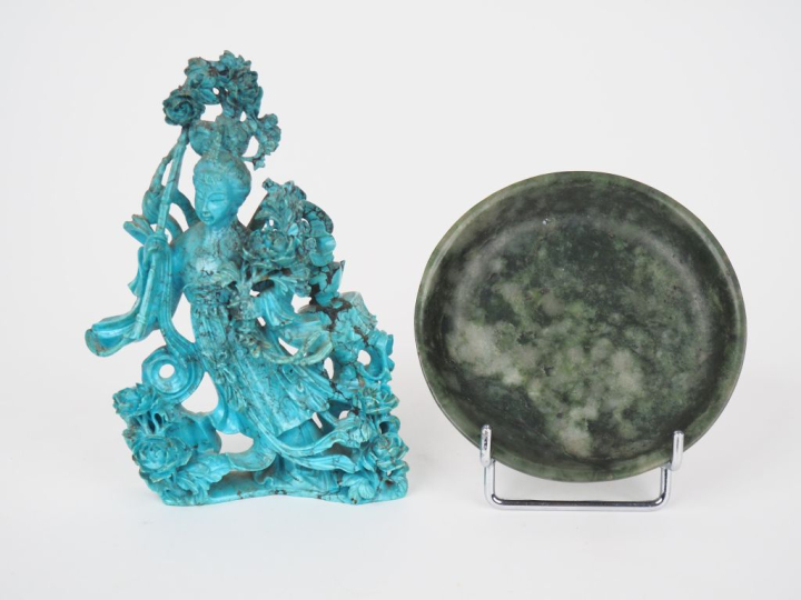 Chine XXème.  Statuette en résine à l'imitation de la turquoise figura