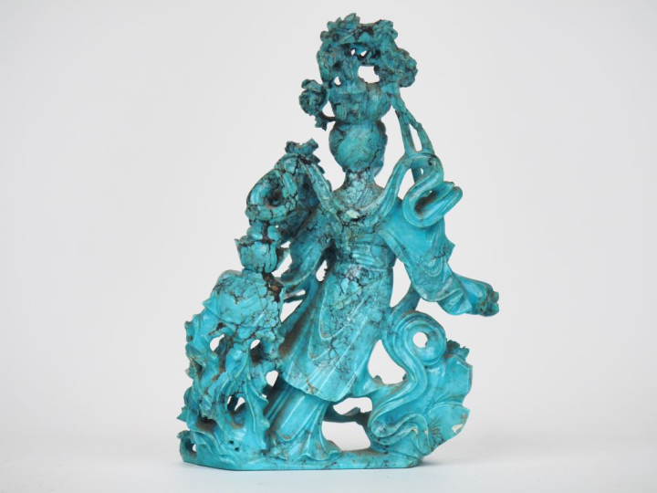 Chine XXème.  Statuette en résine à l'imitation de la turquoise figura