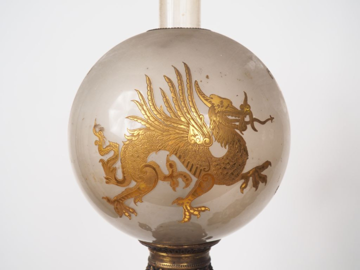 Chine vers 1880.  Paire de potiches balustres couvertes en porcelaine 