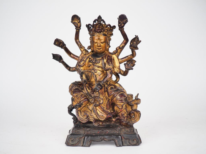 Chine période Ming XVIIème. Groupe en  bronze laqué brun, rouge et réh