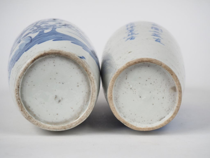 Chine XIXème. Paire de vases formant pendant de forme oblongue en porc