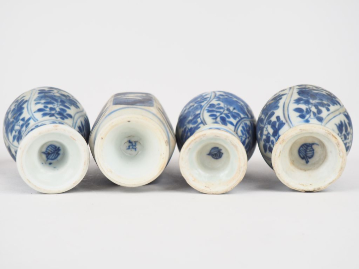 Chine Kangxi (export) 7 vases de maitrise en porcelaine bleu blanc don