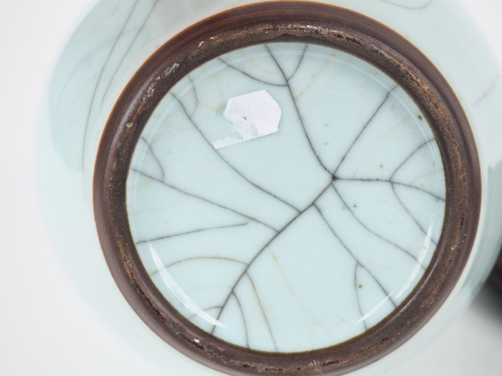 Chine 1ère république. Lot comprenant : Vase bouteille en porcelaine c