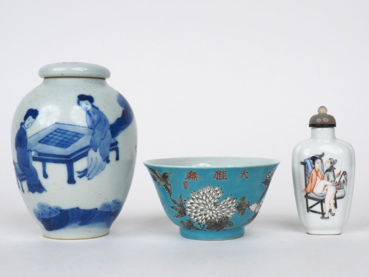 Lot comprenant :  1 coupe de type Daozhai à décor en grisaille d'oisea