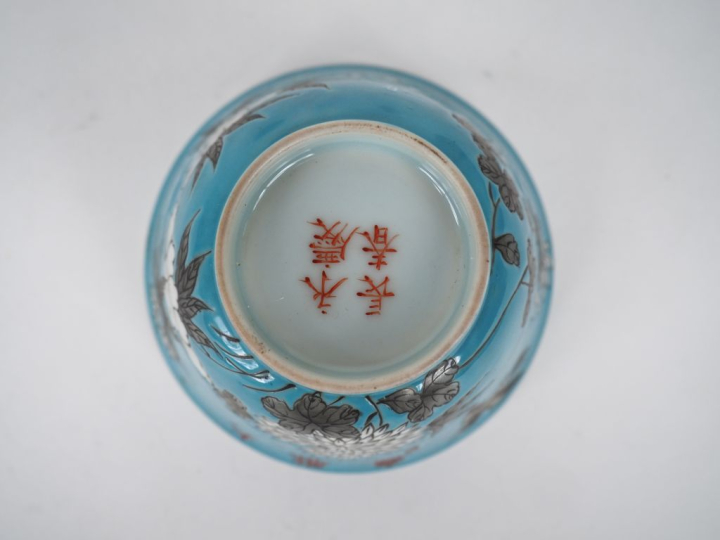 Lot comprenant :  1 coupe de type Daozhai à décor en grisaille d'oisea