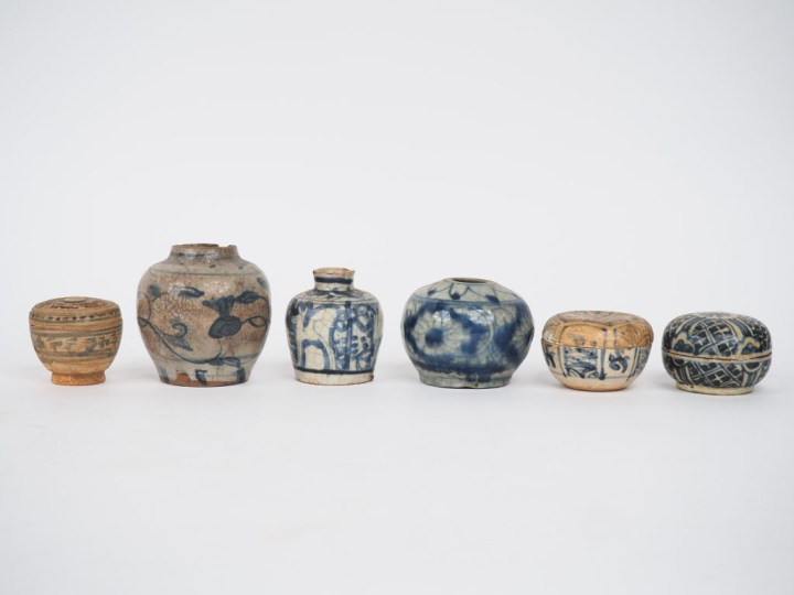 Epoque Qing. Ensemble de céramiques de Annam comprenant 3 pots à décor