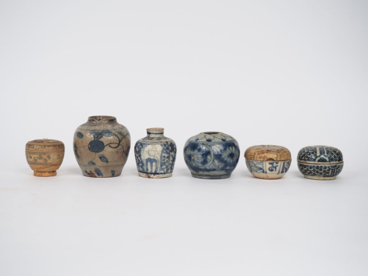 Epoque Qing. Ensemble de céramiques de Annam comprenant 3 pots à décor