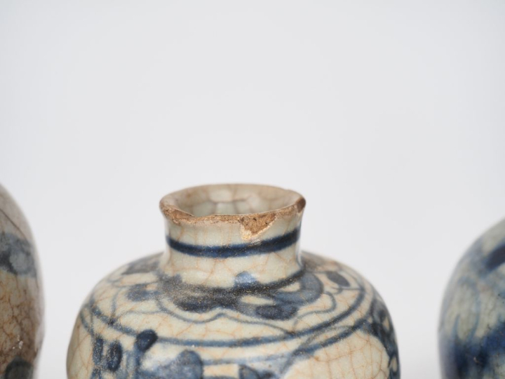 Epoque Qing. Ensemble de céramiques de Annam comprenant 3 pots à décor
