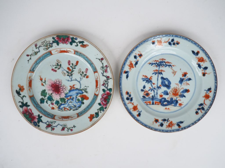 Chine XVIIIème période Qianlong. 1 assiette à décor "imari chinois" de