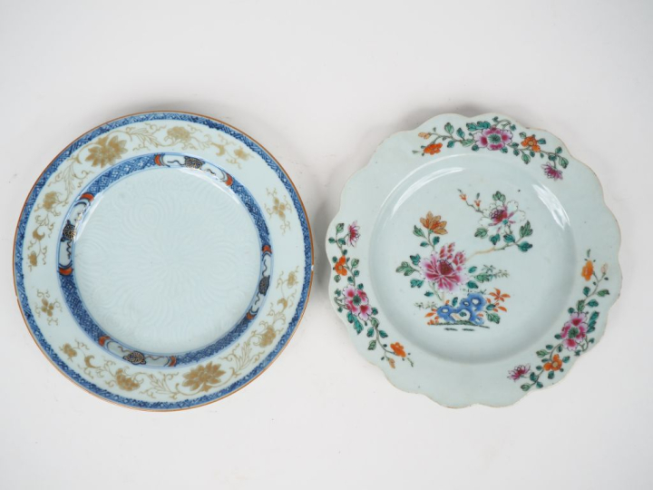 Chine XVIIIème période Qianlong pour la compagnie des Indes. Assiette 