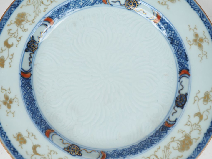 Chine XVIIIème période Qianlong pour la compagnie des Indes. Assiette 