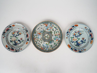 Vente aux enchères Chine.  Paire d'assiettes compagnie des Indes XVIIIème (fel et éclat) 