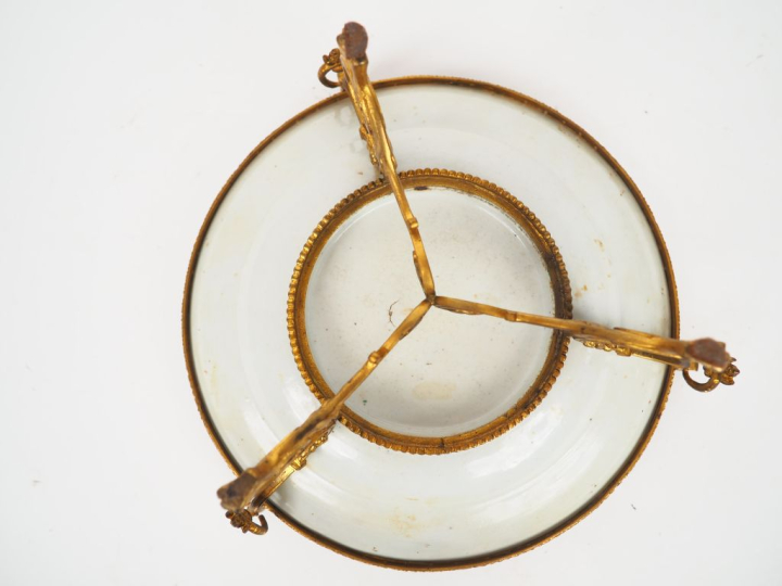 Chine Canton 1900.  Coupe en porcelaine de Canton famille rose, décor 