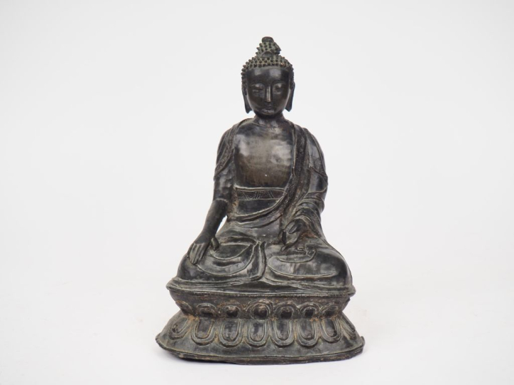 Chine vers 1880. Style des Ming Bouddha en bronze représentant bouddha