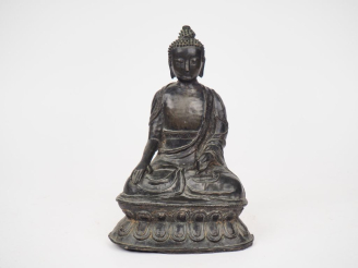 Vente aux enchères Chine vers 1880. Style des Ming Bouddha en bronze représentant bouddha