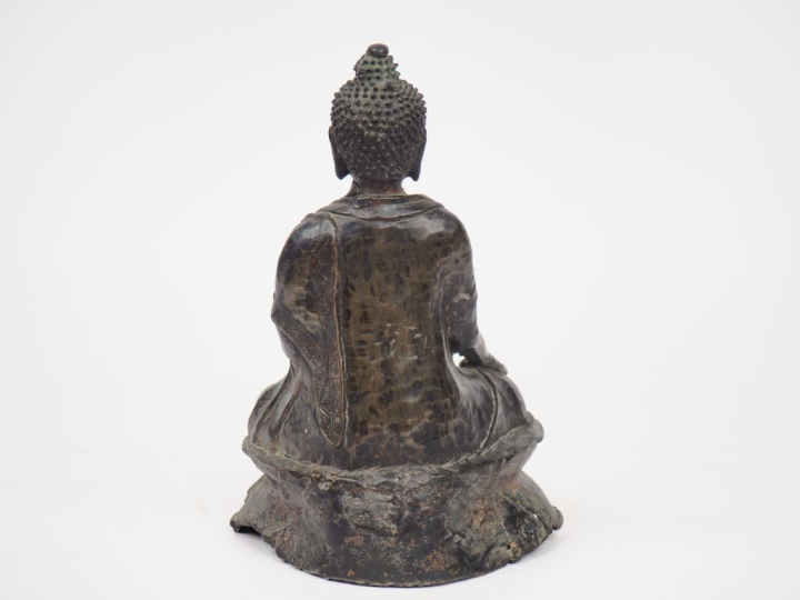 Chine vers 1880. Style des Ming Bouddha en bronze représentant bouddha
