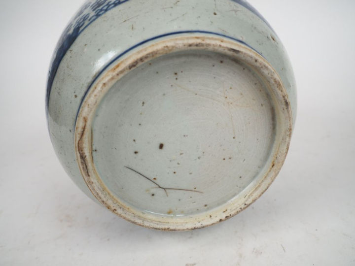 Chine du Sud fin XIXème. Bouillon couvert en porcelaine bleu blanc à d