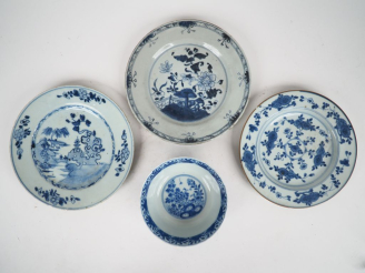 Vente aux enchères Chine XVIIIème et XIXème  3 assiettes XVIIIème et une coupe en porcela