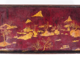 Vente aux enchères Chine XIXème.  Panneau monté en table basse en laque de couleur brun e