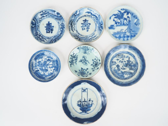 Vente aux enchères Indochine XIXème. Lot de 7 coupes en porcelaine de Hué bleu blanc :  u