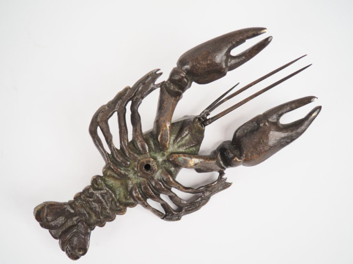 Japon fin 1920.  Prise de couvercle en bronze reprenant la forme du ho