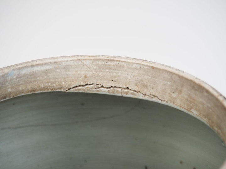 Japon vers 1900. Potiche couverte en porcelaine d'Arita à décor en ble